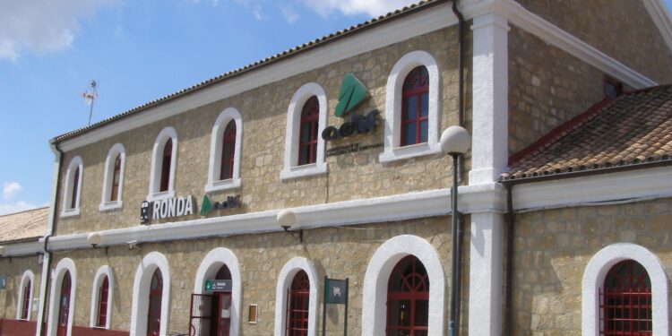 Adif proyecta instalar pantallas acústicas y estudiar las vibraciones en el tramo ferroviario entre Bobadilla y Ronda