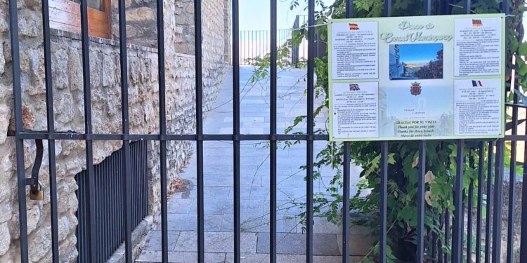El paseo cerrado que retrata una forma de gobernar