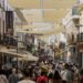 Vecinos y comerciantes reclaman una revisión integral de las arquetas de La Bola para evitar riesgos a los peatones