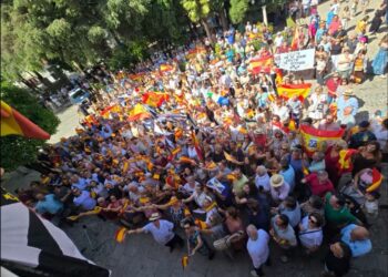 Ronda muestra su respaldo a Ceuta con una concentración ante el Ayuntamiento