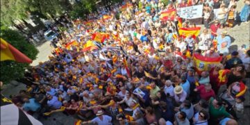 Ronda muestra su respaldo a Ceuta con una concentración ante el Ayuntamiento